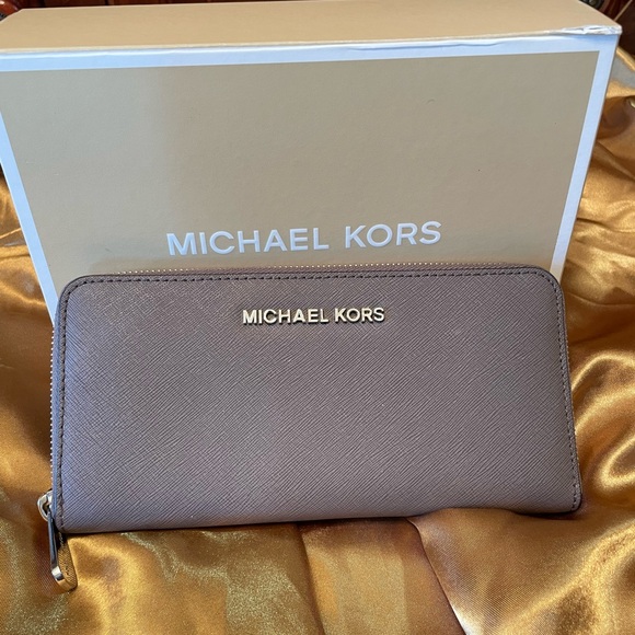 🩶MK cinder zip around wallet🩶 - Picture 1 of 6